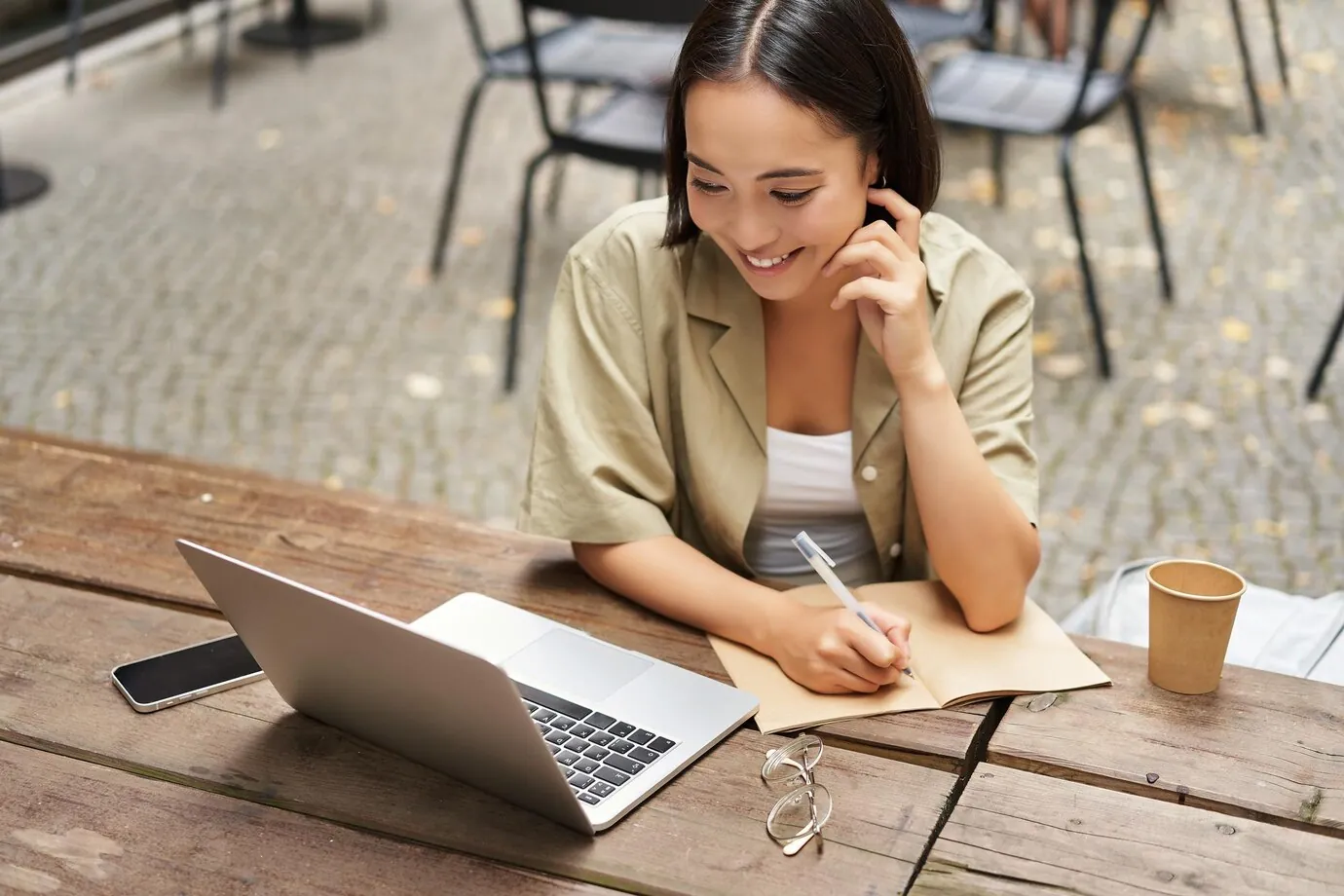 How to Delegate Social Media Jobs and Win Back Your Time